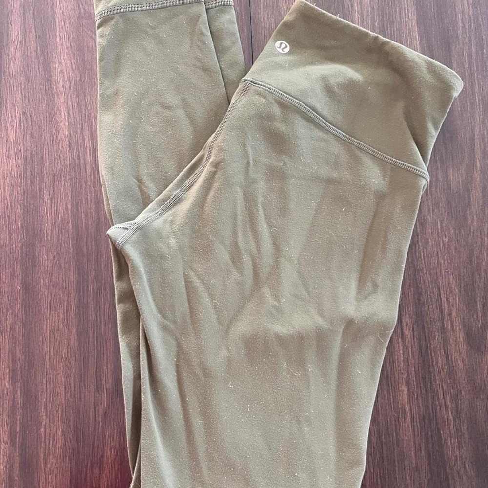 Lululemon Mid rise 28 Inseam sz 6